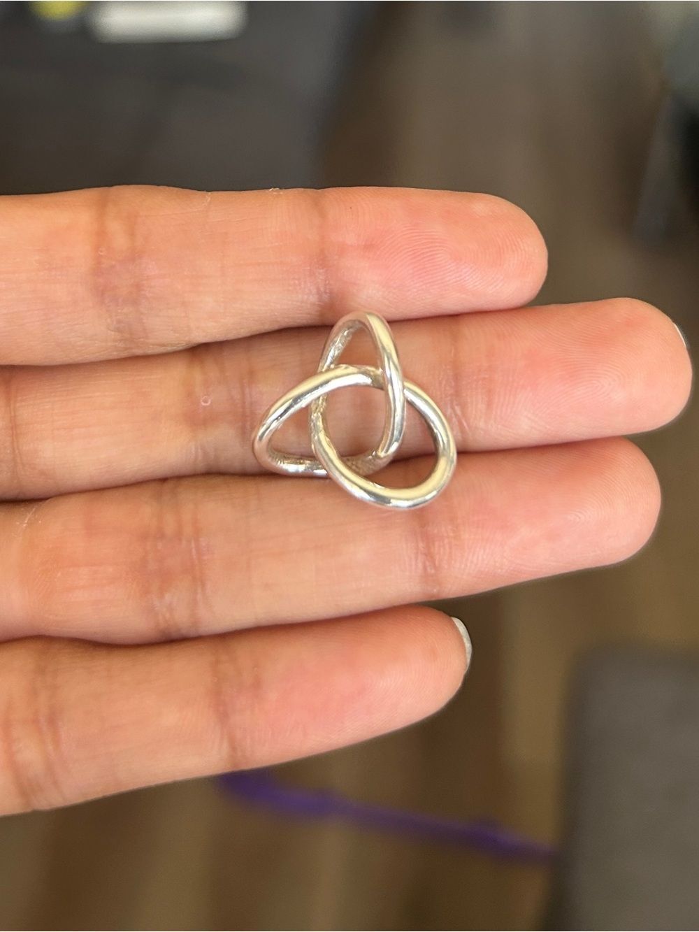 Sterling Silver Ley .925  Gordian Knot Pending 3.13 Grams Size Aprox 2 CM